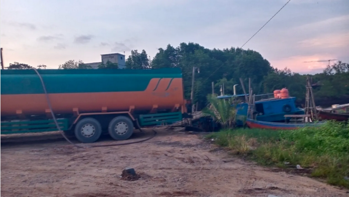 Bongkar Muat CPO di Sungai Mesjid Dumai Diduga Ilegal
