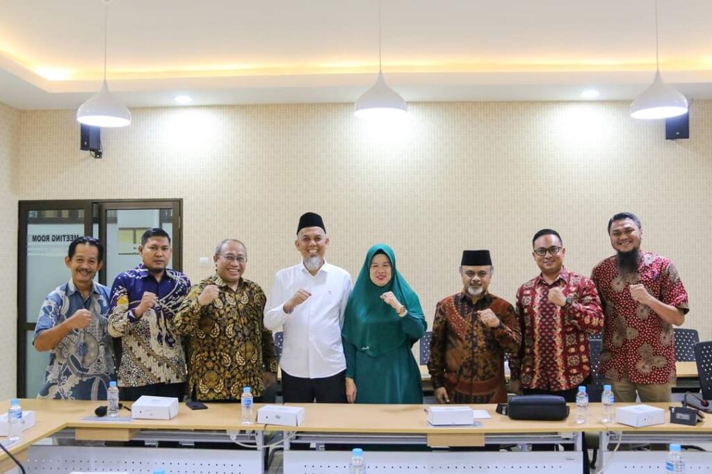 Pertemuan antara Wali Kota Dumai dan Ketua Tim Koordinasi PPDS UGM membahas kerjasama dalam bidang kesehatan.