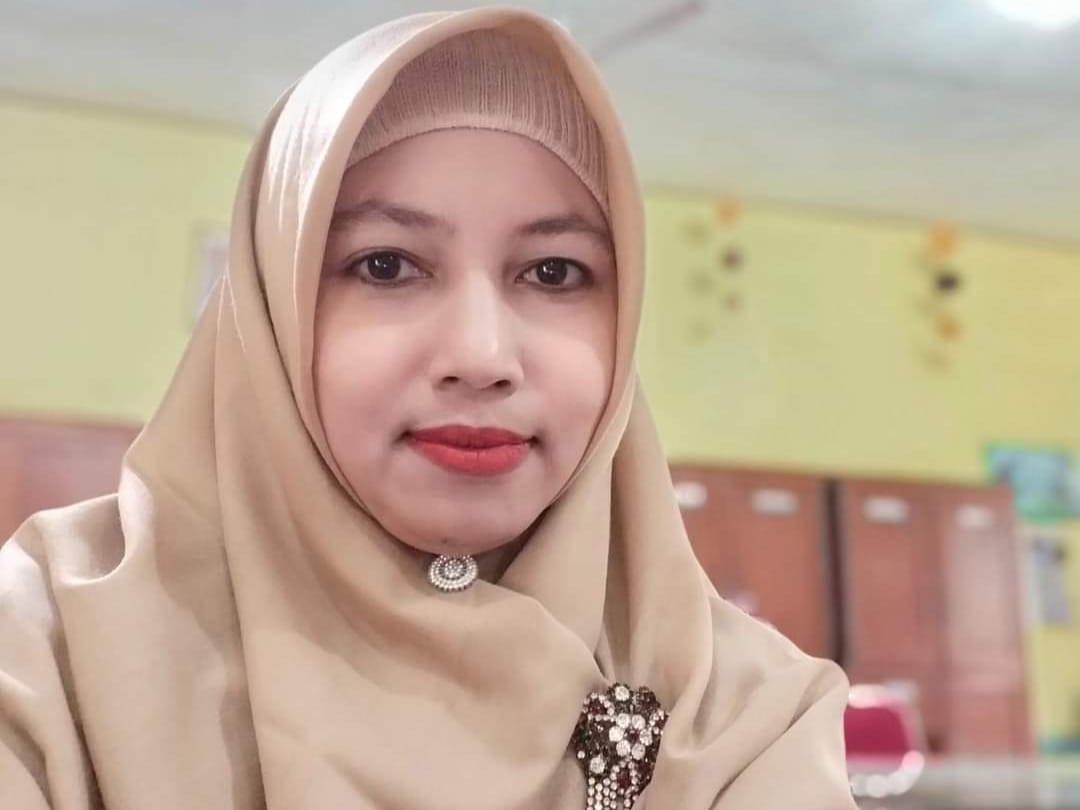 Dola Triana, kembali ke posisinya semula sebagai guru di SMPN 4 Kecamatan Pinggir, Kabupaten Bengkali usai menang di Pengadilan Tata Usaha Negara (PTUN) Pekanbaru.