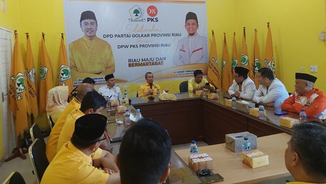 Pengurus Dewan Pimpinan Wilayah (DPW) Partai Keadilan Sejahtera (PKS) dan pengurus Dewan Pimpinan Daerah (DPD) I Partai Golkar Provinsi Riau mengadakan pertemuan penting di kantor DPD I Partai Golkar Provinsi Riau, Jalan Utama Pekanbaru, Senin (24/6/2024). Pertemuan ini membahas rencana koalisi untuk Pemilihan Kepala Daerah (Pilkada) mendatang.