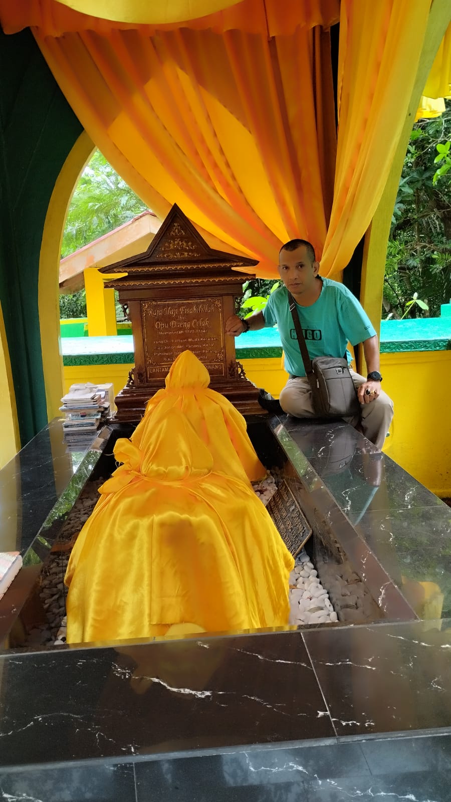 Erwin Sitompul Ziarah ke Makam Raja, Doakan H. Paisal Sukses di Pilkada Dumai