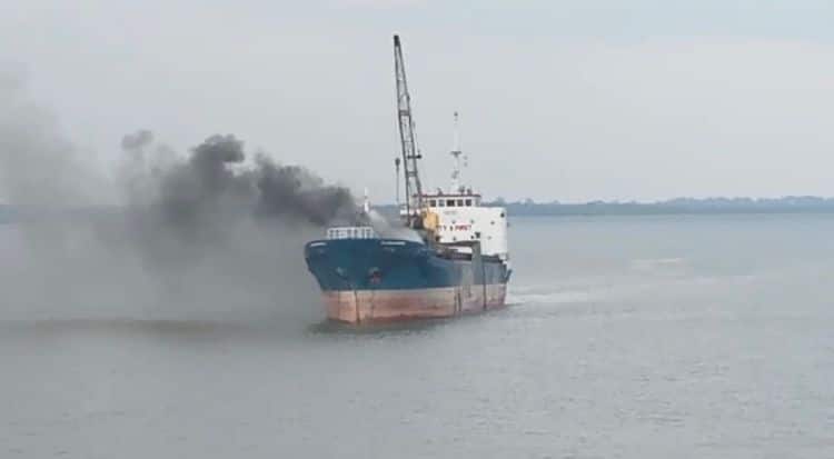 Dari Selatpanjang Hendak ke Cirebon, Kapal Tanker Nyaris Meledak di Selat Air Hitam