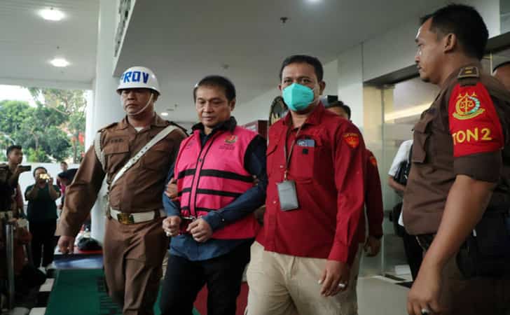 Mantan Kepala Kantor Wilayah Direktorat Jenderal Bea Cukai Riau Ronny Rosfyandi setelah menjalani pemeriksaan di Kejaksaan Agung, Jakarta, Rabu 15 Mei 2024, ditetapkan sebagai tersangka dalam korupsi importasi gula.