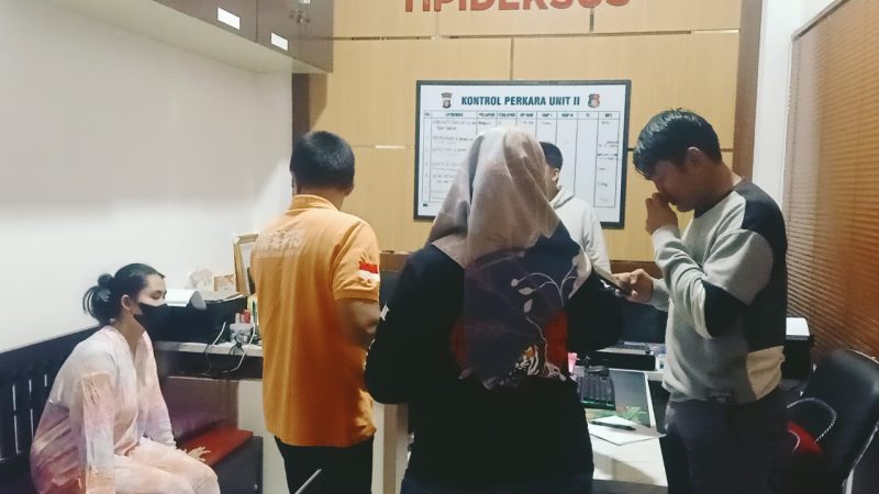Wanita Cantik Kapuas Ditangkap  karena Siaran Tak Senonoh di Media Sosial TEVI