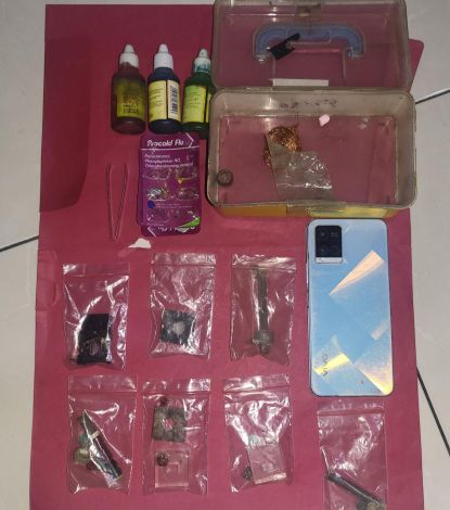 Direktorat Reserse Narkoba (Ditresnarkoba) Polda Riau berhasil mengungkap praktik pembuatan pil ekstasi palsu di Pekanbaru.