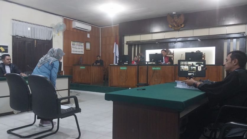 Bantah Tuduhan Suap, Tangis Sri Haryanti Pecah saat Bacakan Pledoi di Pengadilan Tipikor Pekanbaru