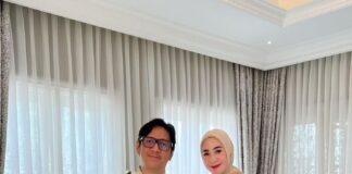 Andre Taulany dan istri. Foto: Instagram/@erintaulany