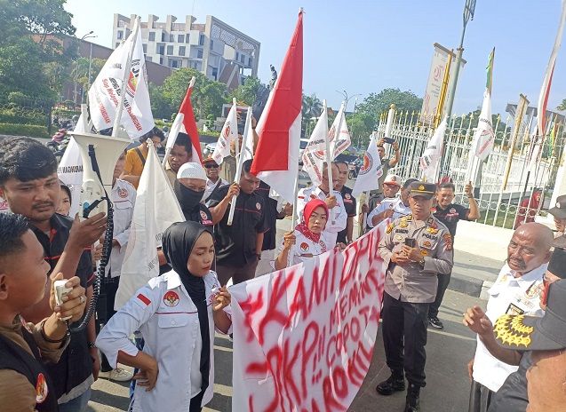 Diduga Terlibat Pornografi, Massa JPKP Tuntut Sekda Rohil Dicopot