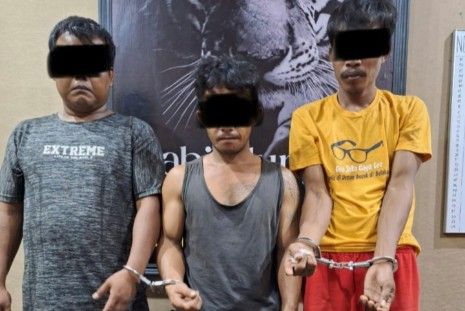 Tiga pelaku yang terlibat dalam kasus peredaran narkotika jenis sabu-sabu di Kabupaten Rokan Hilir ditangkap polisi.