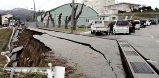 Ishikawa, Jepang, luluh lantak dihantam gempa M 7,4 pada 1 Januari. Para ahli menjelaskan alasan negara ini rawan diguncang lindu. (Foto: REUTERS/KYODO)