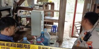 Polisi mendatangi lokasi pak kos NY (63) mengeksekusi dan memakan kucing di daerah Sekaran, Gunungpati, Kota Semarang, Rabu (7/8/2024). (Angling Adhitya Purbaya/detikJateng)