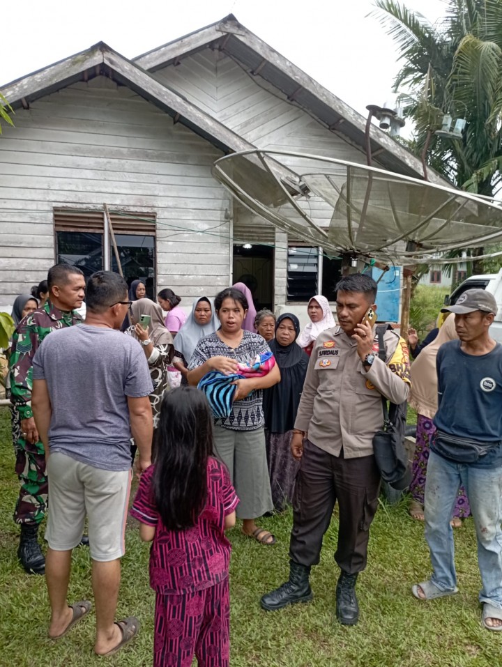 Heboh! Bayi Baru Lahir Ditemukan di Belakang Rumah Warga Duri