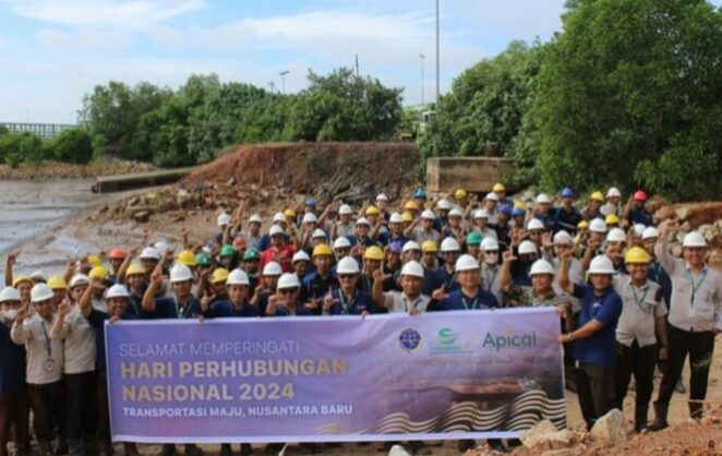 Apical Dumai Peringati Harhubnas dengan Aksi Bersih Pantai