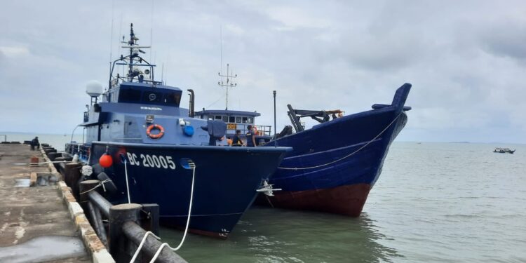 Kapal Ikan Diamankan Bea Cukai di Kepri, Diduga Bawa Uang Tunai Ratusan Juta