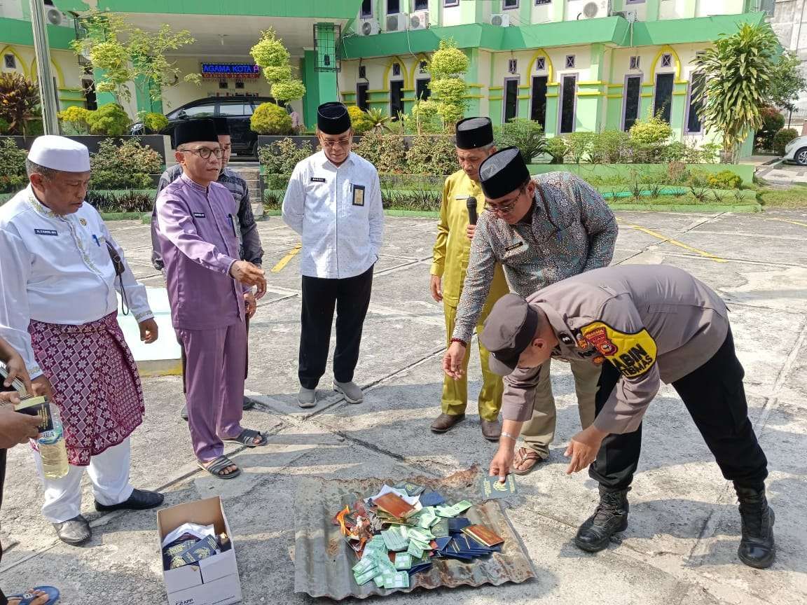 Kemenag Pekanbaru Musnahkan Ribuan Blanko Nikah, Ini Alasannya