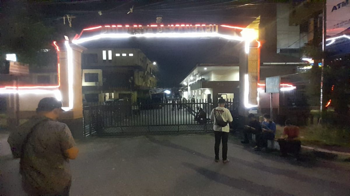 Suasana di Polresta Pekanbaru tempat pemeriksaan para pejabat yang terkena operasi tangkap tangan KPK.