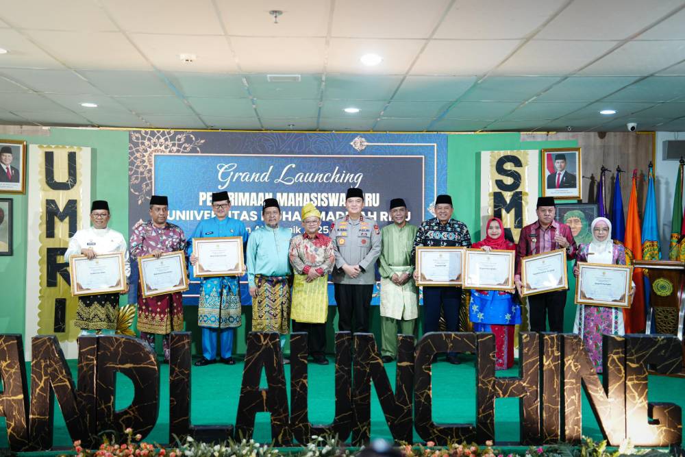 Wali Kota Dumai Raih Penghargaan Kepala Daerah Inspiratif dari UMRI