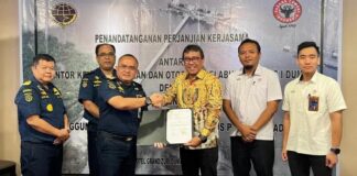 PT Semen Padang menandatangani perjanjian kerja sama dengan Kesyahbandaran dan Otoritas Pelabuhan (KSOP) Kelas I Dumai, di Hotel Grand Zuri Dumai, Senin (20/1/2025).