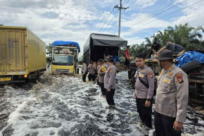 Banjir di Jalan Lintas Timur