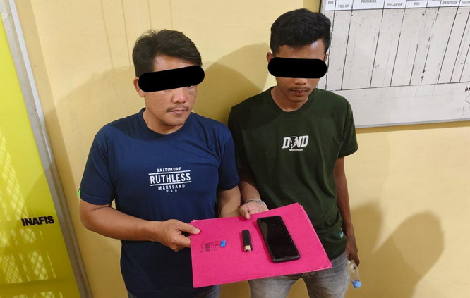 Diduga Transaksi Sabu di Depan Kantor Desa, Dua Pria Diciduk Warga