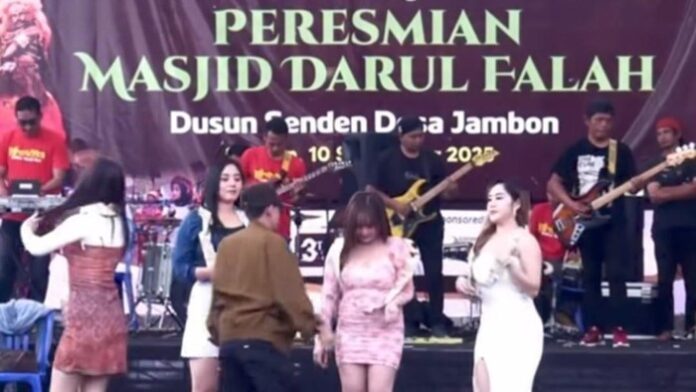 Viral pentas dangdut di Temanggung