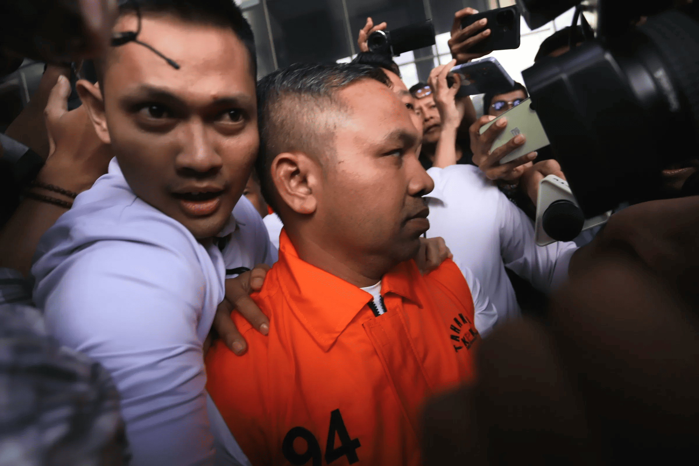 Terungkap, Uang “Jatah Preman” Dipakai Gubernur Riau untuk Plesiran ke Inggris dan Brasil