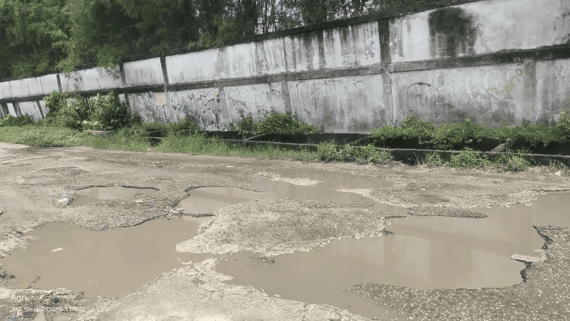 Jalan Tanjung Jaya Ambles dan Berlubang, Warga Tuding Pertamina Abai