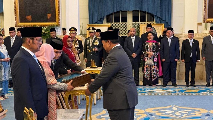 Prabowo Tetapkan 10 Tokoh Jadi Pahlawan Nasional: Soeharto Hingga Gus Dur