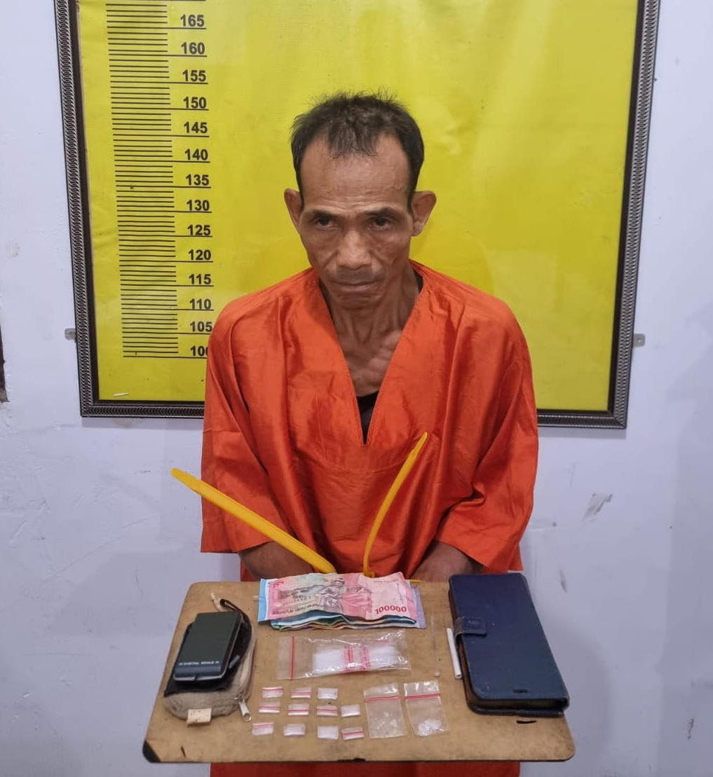 Kakek 59 Tahun di Inhu Ditangkap, Polisi Temukan 13 Paket Sabu di Rumahnya
