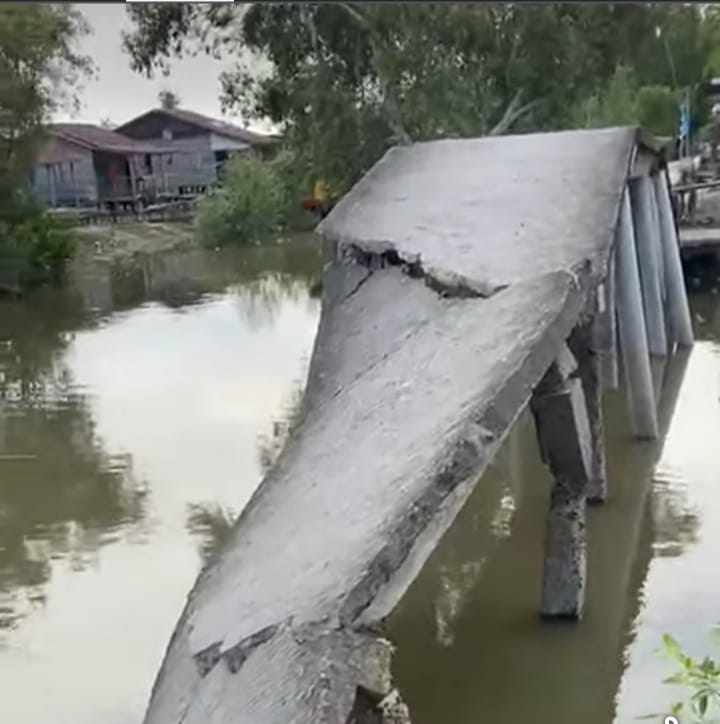Jembatan Teluk Pulai–Panipahan ambruk, Akses Warga Terputus