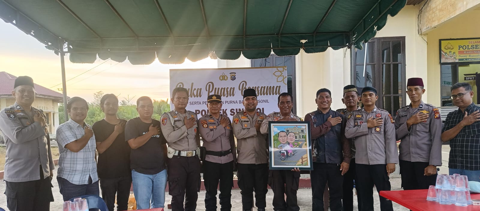 Polsek Sinaboi Buka Puasa Bersama Sekaligus Pelepasan Personel Purna Bakti