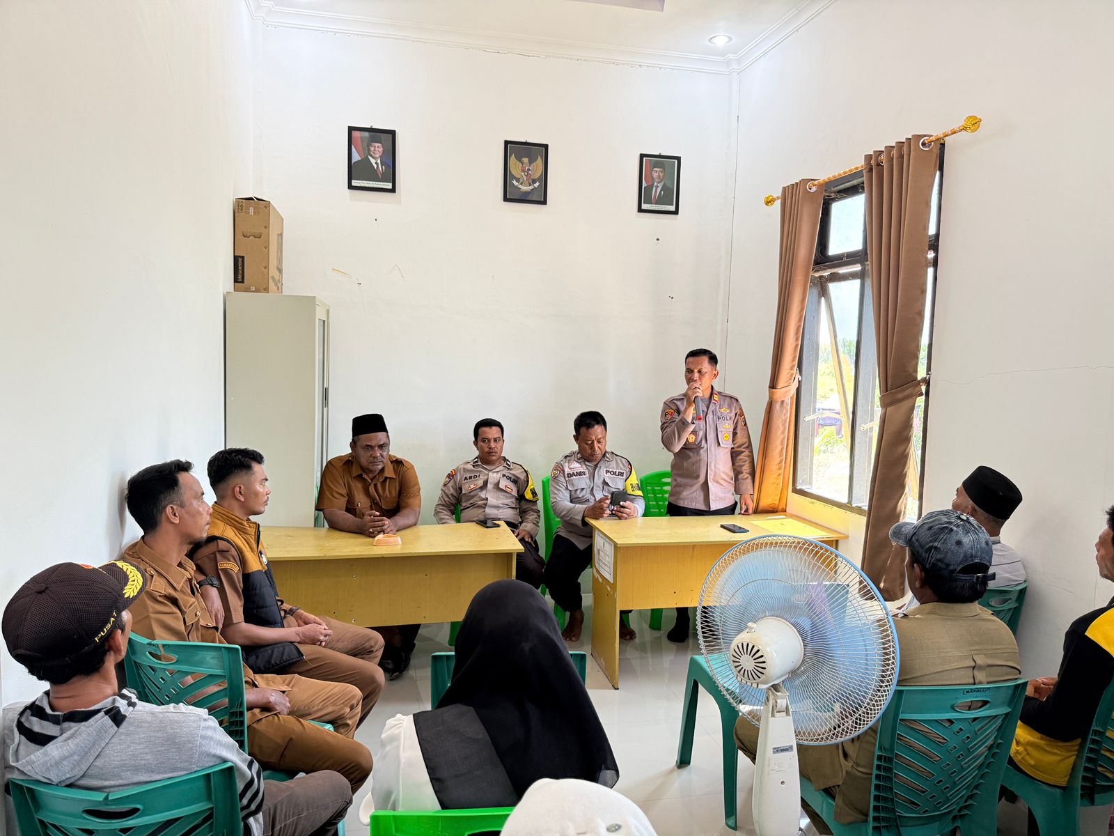 Kapolsek Panipahan Baru Sambangi Warga Pulau Jemur, Perkuat Cooling System dan Kamtibmas