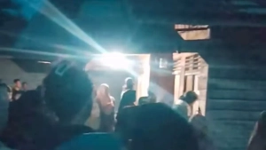 Warga Ngamuk Sabu Merajalela, Emak-emak di Rohul Geruduk Rumah Diduga Bandar Narkoba