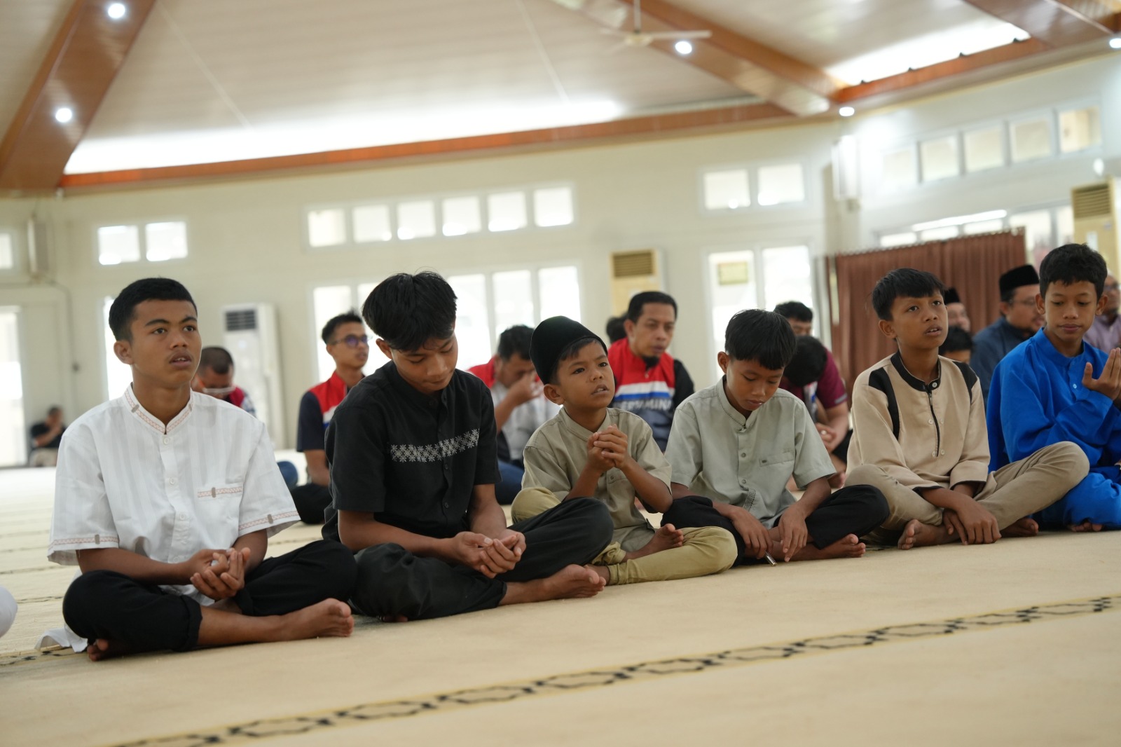 Pertamina Patra Niaga Kilang Dumai Salurkan Kepedulian Melalui Program Pertamina Berkah di Tiga Wilayah Operasi Berbeda