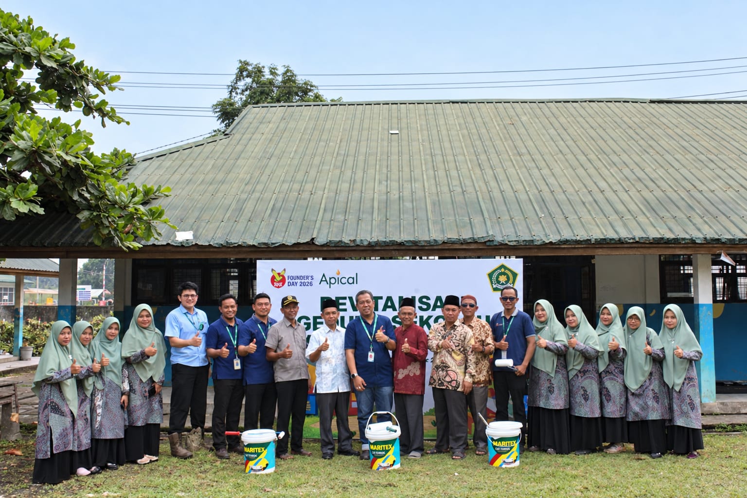 Peringati RGE Founders Day ke-59, Apical Revitalisasi Gedung MTs Nurul Islam di Dumai