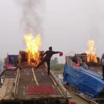 Polisi Bakar 17 Rakit Tambang Emas Ilegal